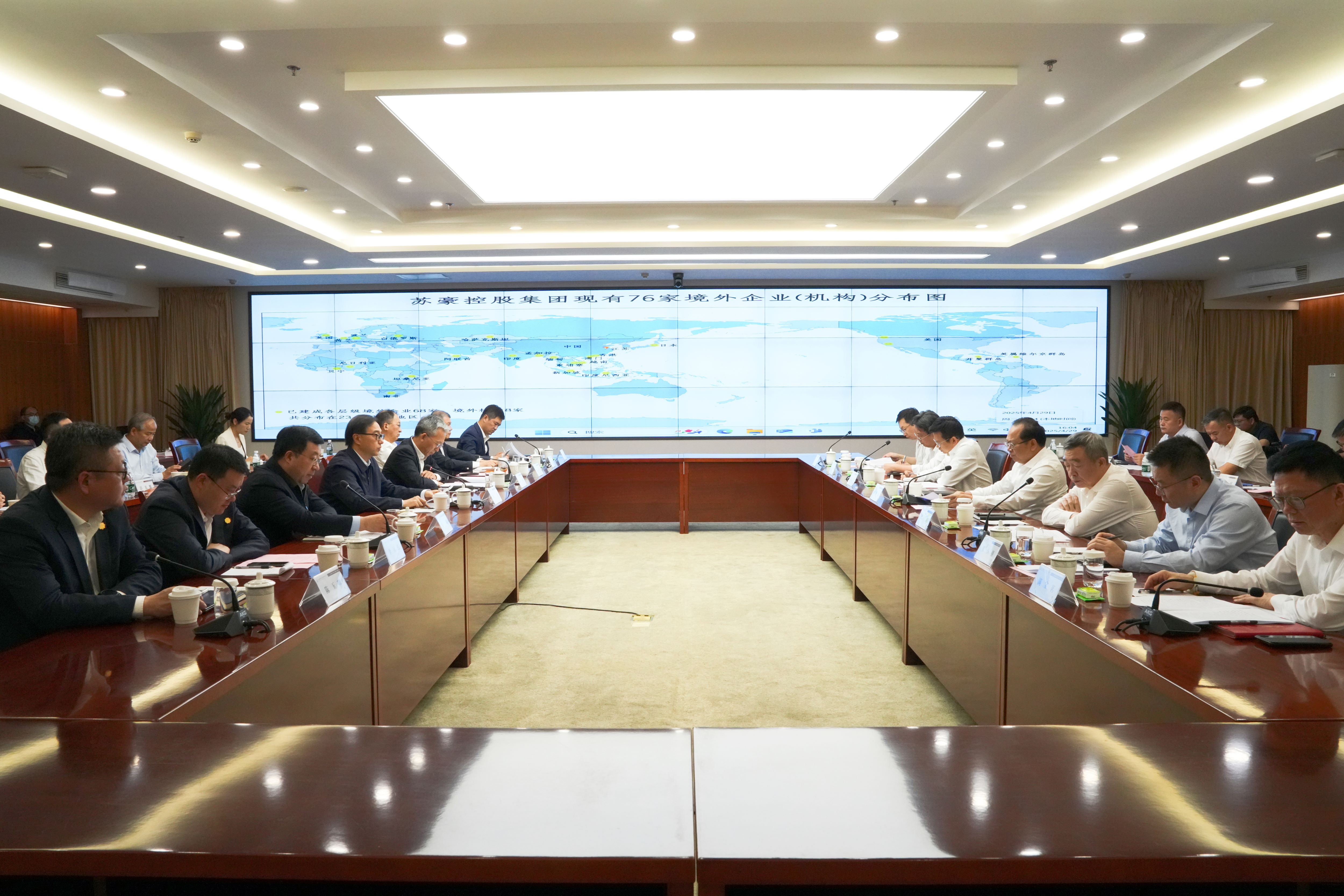 广西自治区党委常委、南宁市委书记农生文，南宁市委副书记、市长侯刚一行调研完美体育控股集团